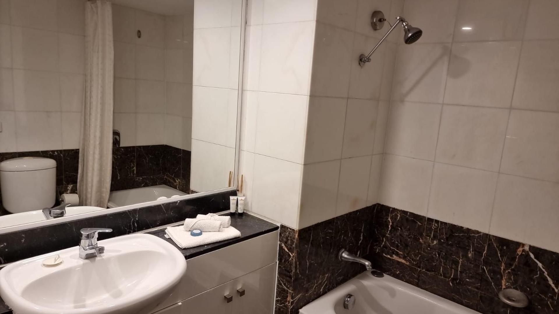 City Centre 38 Harbour Street 1 Bedroom With Balcony Apartment