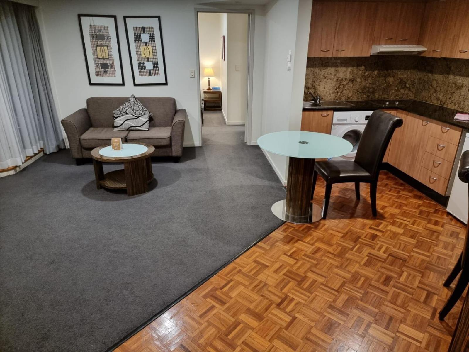 City Centre 38 Harbour Street 1 Bedroom With Balcony Apartment *